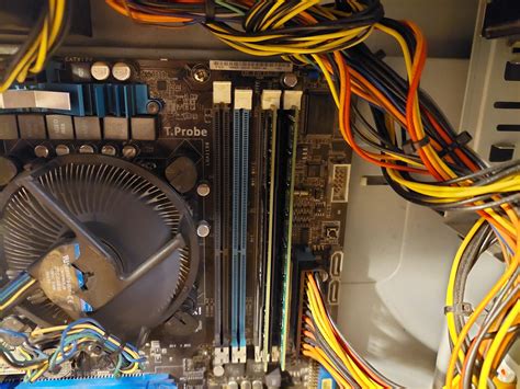 Can anyone tell me why do my right ram slots do not work.